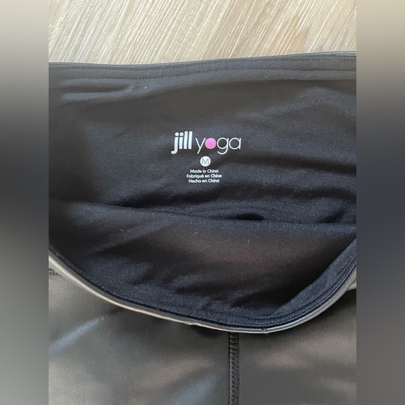 NWT—Sz.M- High Rise Vegan Leather Leggings - Picture 5 of 9